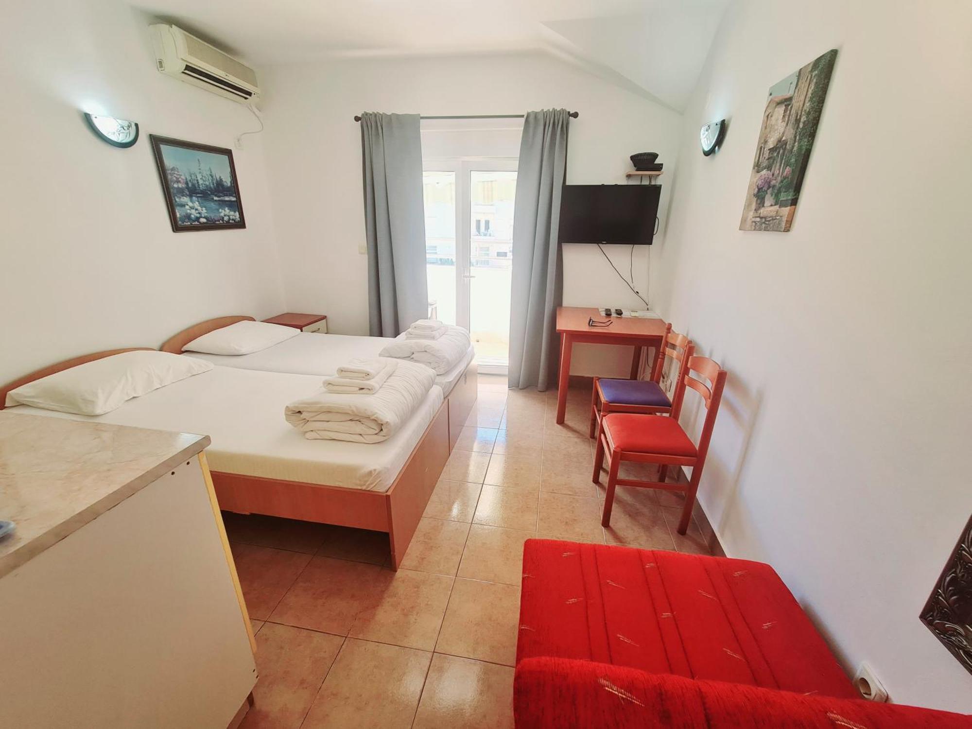 Apartments Pier Budva Bilik gambar