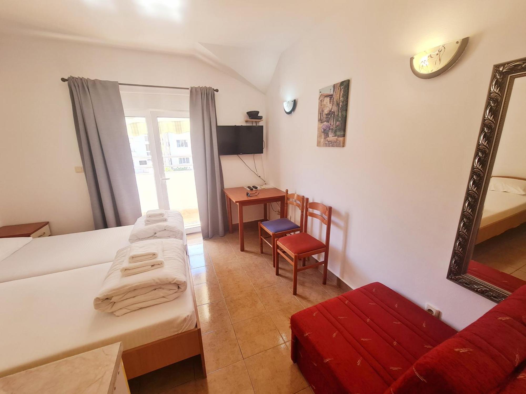 Apartments Pier Budva Bilik gambar
