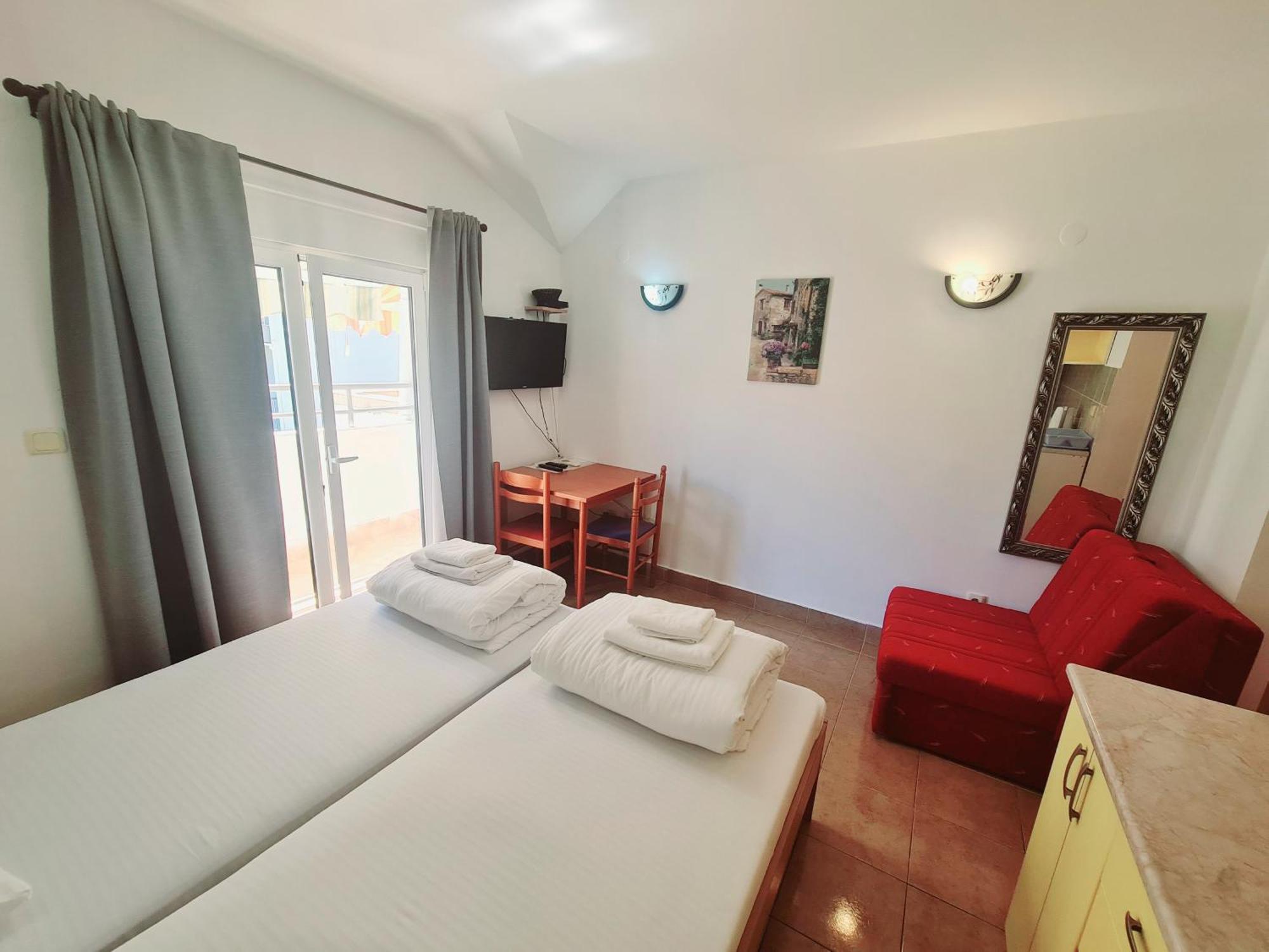 Apartments Pier Budva Bilik gambar